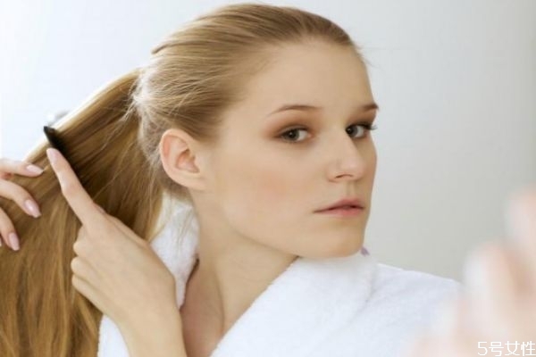 油性头发脱发怎么改善，油性头发几天洗一次头