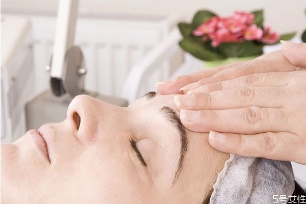 怎么去脸上的痘坑，脸上的痘坑痘印怎么修复