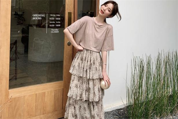 下身胖适合穿蛋糕裙吗，半身蛋糕长裙显胖吗