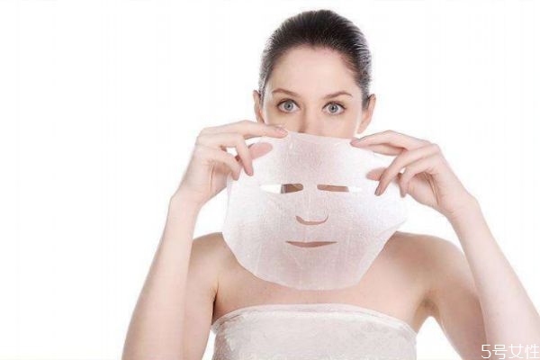 脸上起皮怎么回事，夏天脸干燥起皮怎么办