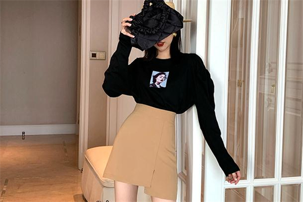 胯宽穿a字裙还是百褶裙，梨形身材能穿a字裙吗