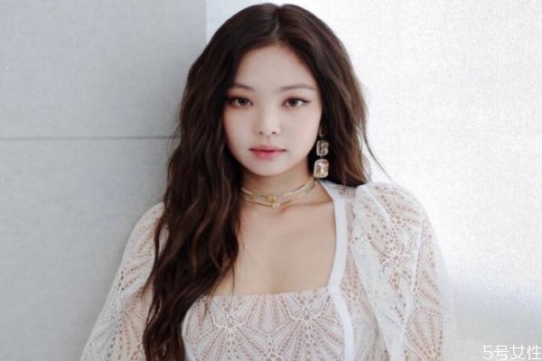 中性皮肤与干性皮肤的区别，​中性皮肤和混合皮肤的区别