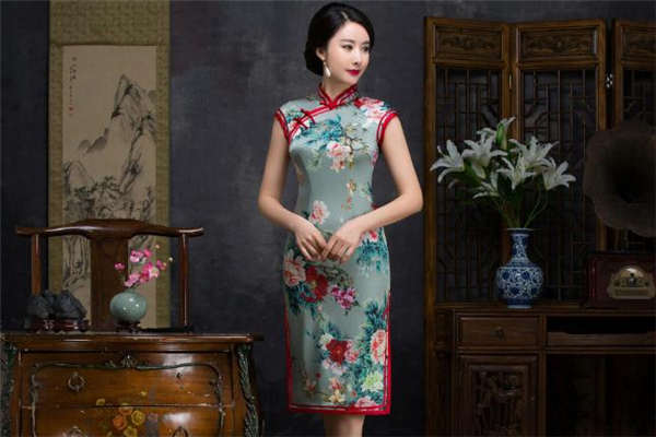 穿旗袍怎样不显肚子，穿旗袍怎么显身材