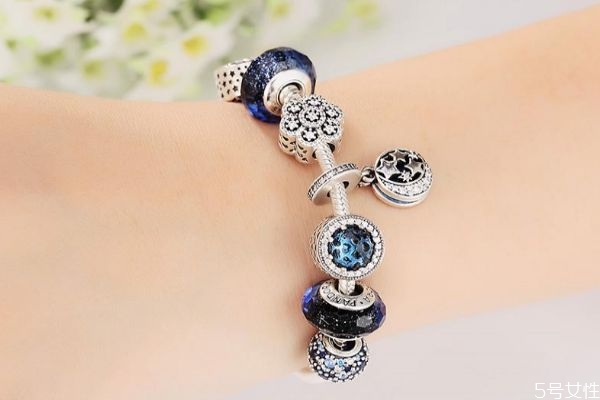 潘多拉蓝色手链的寓意是什么，潘多拉蓝色手链寓意