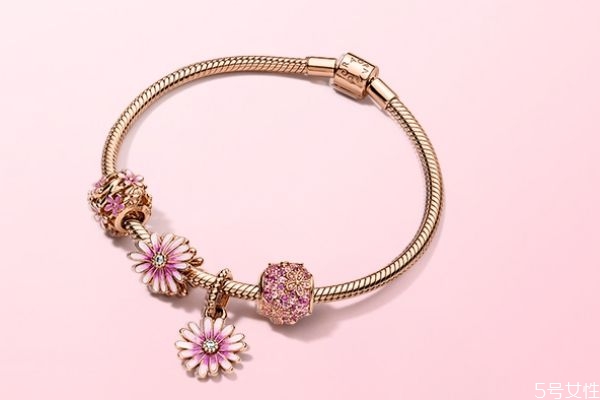 潘多拉手链怎么戴，潘多拉手链的价格