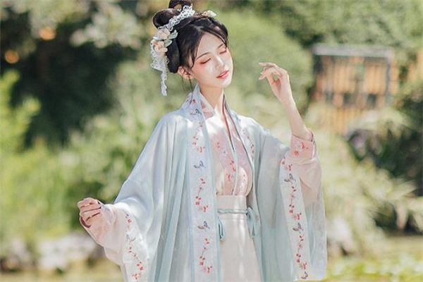 汉服裙摆有多少种长度，汉服六米摆什么意思