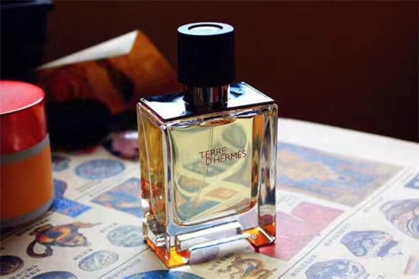 爱马仕大地是什么味道，爱马仕大地三个版本区别