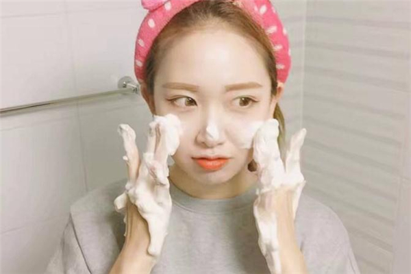 牛奶可以直接敷脸吗，牛奶敷脸后要洗脸吗