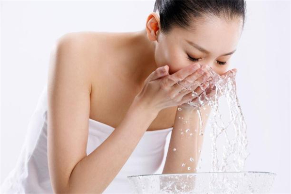 毛孔堵塞怎么办，毛孔堵塞一周清洁几次