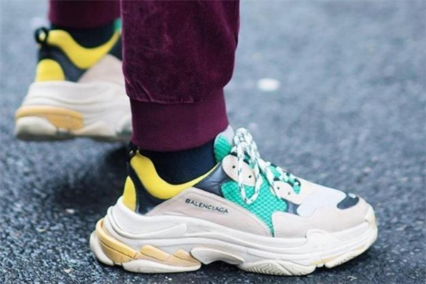 小个子穿老爹鞋好看吗，老爹鞋适合什么人穿