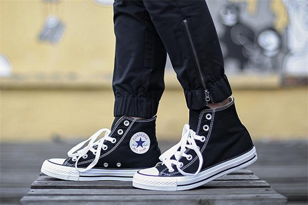 匡威鞋子标志有几种，匡威七个孔还是八个孔