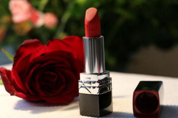 迪奥999怎么辨别真假，迪奥999辨别真假的方法