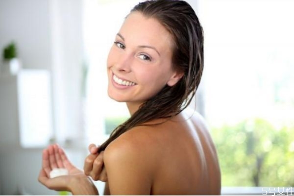 护发素怎样才算冲干净，润发乳用完怎么冲洗