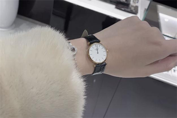 浪琴和万国哪个档次高，浪琴和梅花哪个档次高