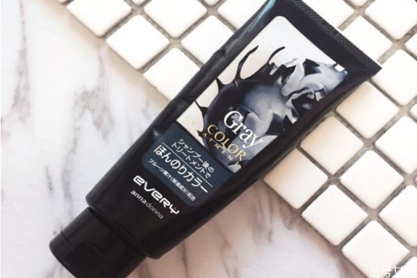 染发后可以用护发素吗，染发用护发素会掉色吗