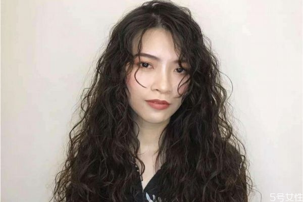 羊毛卷烫完第二天能洗吗，羊毛卷烫过几天可以洗