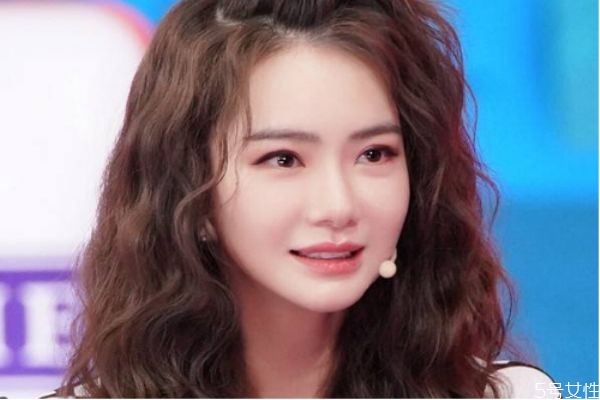 烫个羊毛卷大概多少钱，烫个羊毛卷要多久