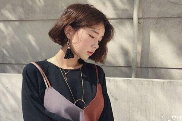 齐耳短发多久可以留长，短发留长发尴尬期打理