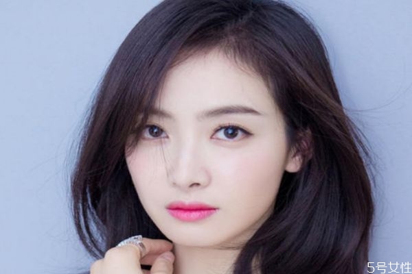 锁骨发是剪齐还是剪碎，剪锁骨发要不要打薄