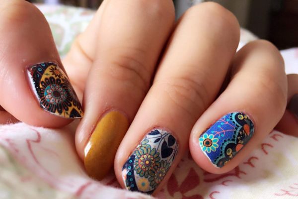 美甲贴怎么卸下来，卸美甲贴的方法