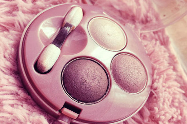 妙巴黎三色眼影好用吗，妙巴黎三色眼影怎么样