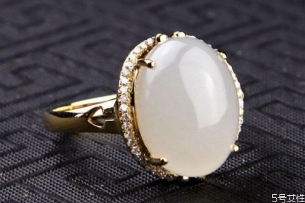 金镶玉戒指如何选购，金镶玉戒指一般多少钱