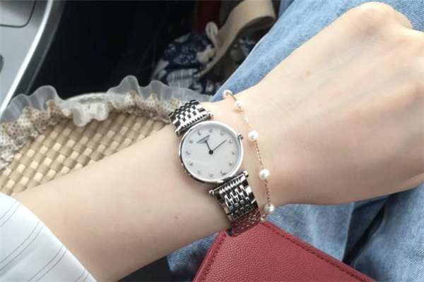 浪琴手表换电池要钱吗，浪琴手表电池在哪里换