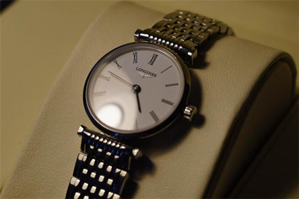 浪琴专柜可以验真假吗，浪琴手表正品标志