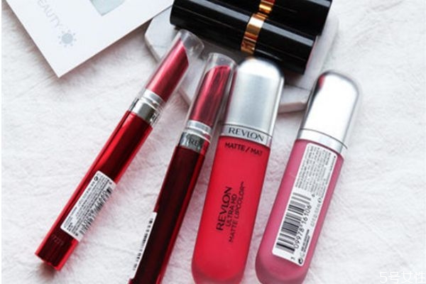 露华浓口红的保质期是多久，露华浓口红怎么知道日期