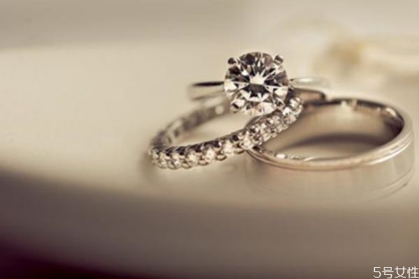 戒指摘不下来怎么办，如何巧取戒指方法