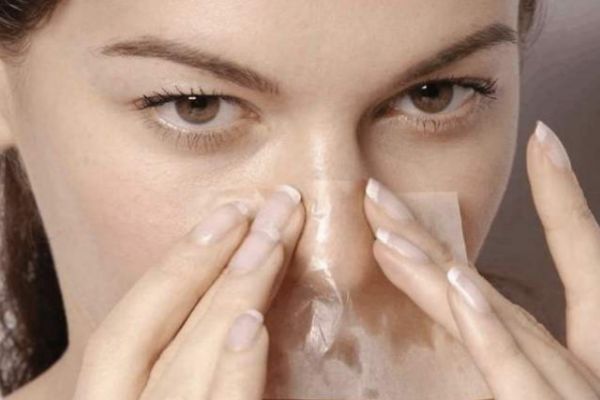 夏天脸上出油的原因，为什么夏天脸上会出油