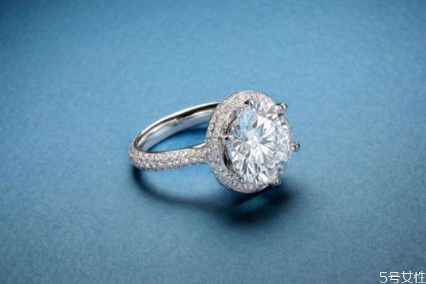 结婚买钻戒好还是黄金的好，结婚钻戒品牌推荐