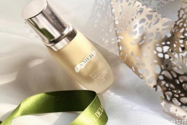 海蓝之谜粉底液含酒精吗，海蓝之谜粉底液怎么使用