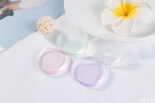 硅胶粉扑发黄还能不能用，用干粉可不可以用硅胶粉扑