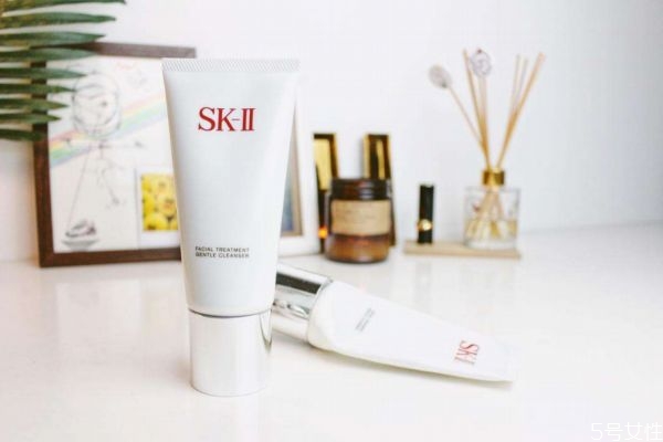 洗面奶的保质期是多久，洗面奶的使用方法