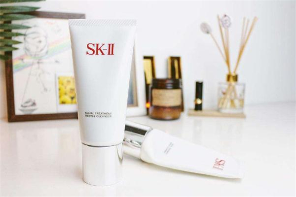 过期的洗面奶没开封还能用吗，过期的洗面奶可以洗头发吗