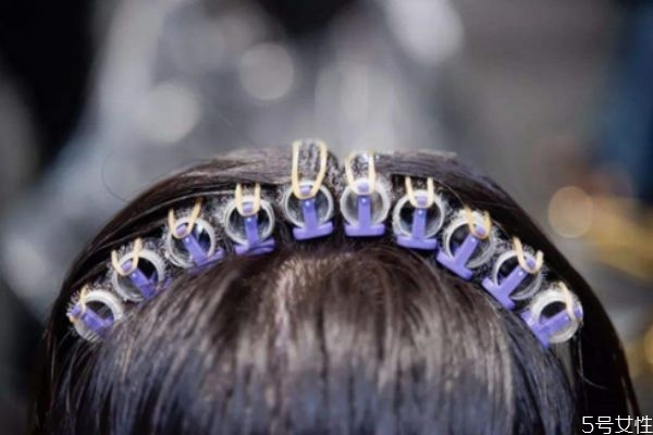 摩根烫后头发怎么保养，摩根烫跟锡纸烫有什么区别