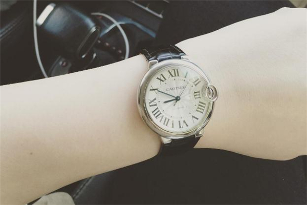 卡地亚蓝气球手表保值吗，卡地亚蓝气球是机械表吗