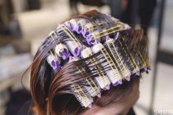 摩根烫长出来头发会不会变形，摩根烫什么时候可以消失