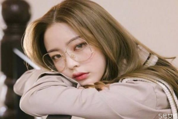 蜜糖色要漂吗，蜜糖色是要染还是漂