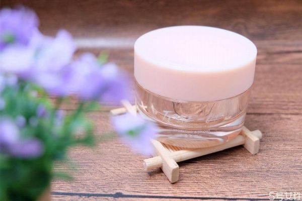 如何预防素颜霜脱妆，怎样让素颜霜持久一天