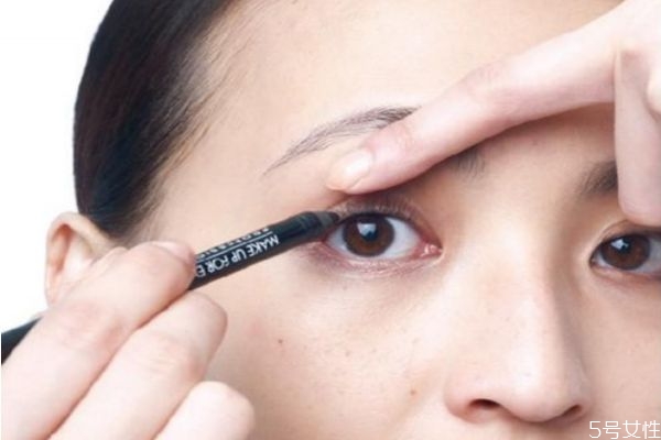 做了美瞳线脱色怎么办，脱色通常有二种情况