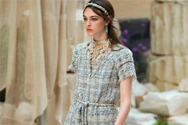 香奈儿衣服不能洗吗，为什么香奈儿的衣服不能洗