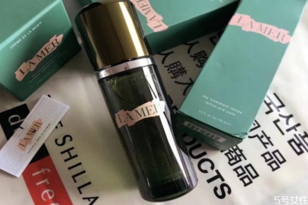 lamer精粹水跟爽肤水有什么区别，lamer精粹水使用重点