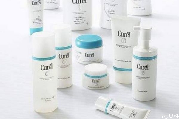 珂润适合油性皮肤的人使用吗，珂润适合什么年龄