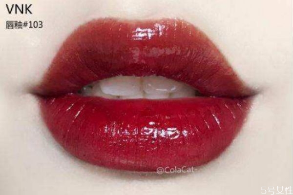 怎么涂唇釉才能不沾杯，唇釉涂抹的正确方式