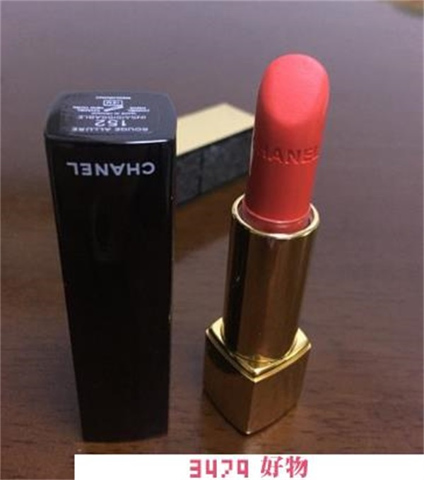 香奈儿75号口红试色，香奈儿152号口红好看吗