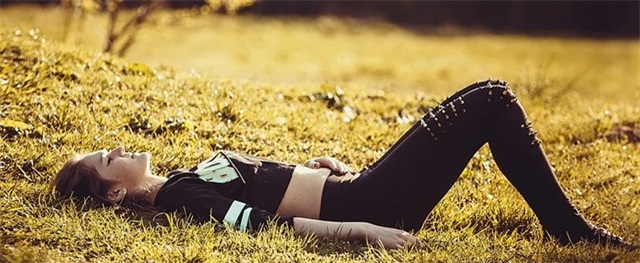 皮肤黑的人穿什么颜色好看