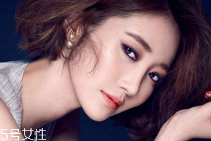 先用肌底液还是先用精华水，肌底液多大年龄可以用