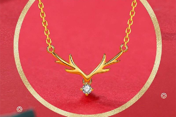 金项链每天晚上都要摘下来吗，金项链可以戴着洗澡吗